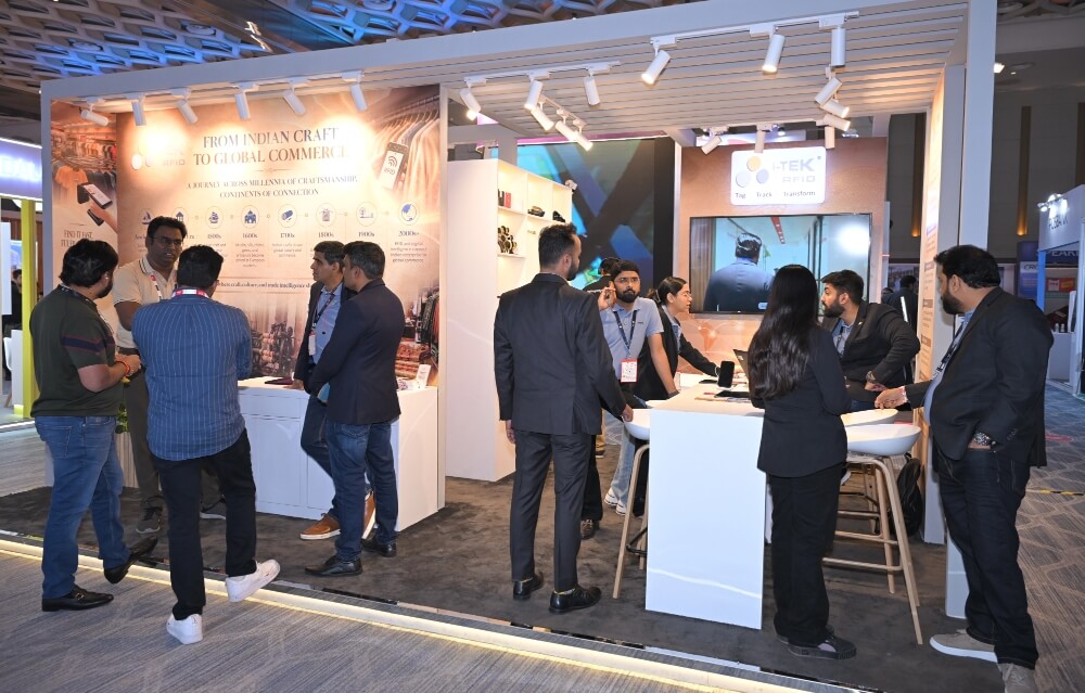 Visitors exploring i-TEK RFID solutions at Phygital Retail Convention 2026